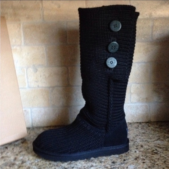 Brand new in the box Ugg size 7. - Picture 2 of 6